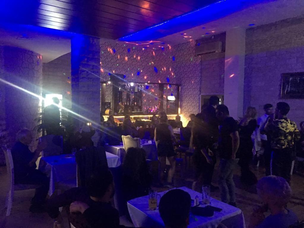 Vania Hotel Baku Exteriör bild